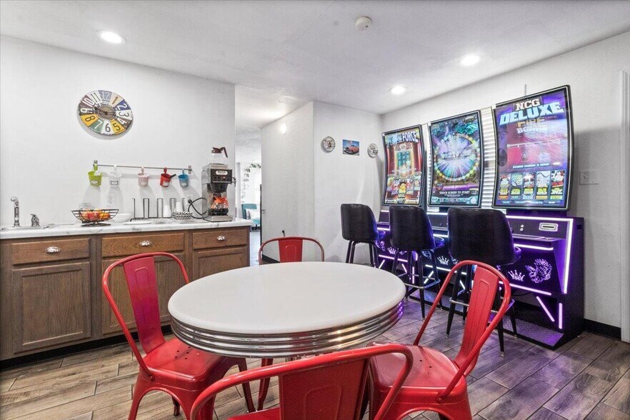More Photos Of 505 Porter Wagoner Blvd, West Plains Hotel For Sale