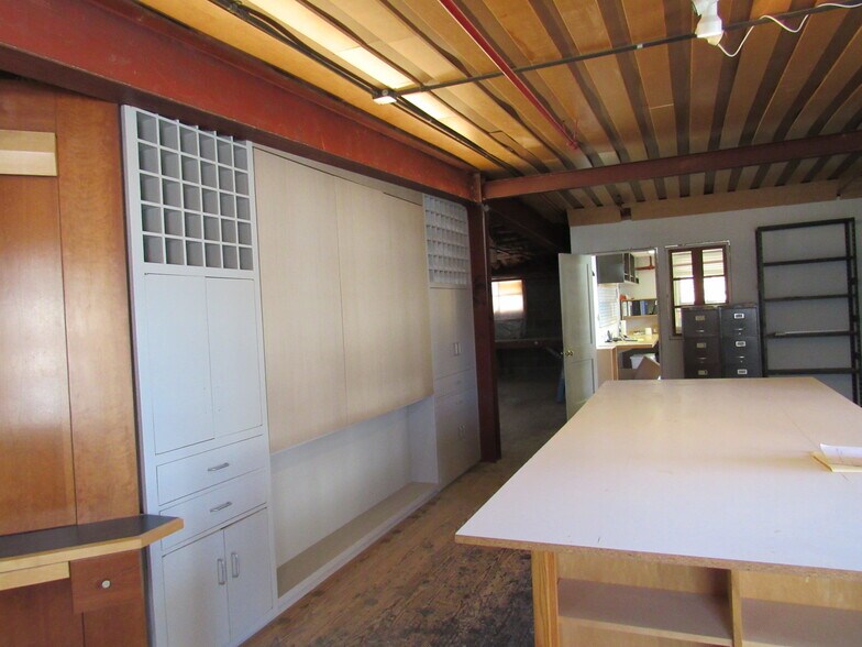 More Photos Of 4 7th St, Frenchtown Distribution For Lease