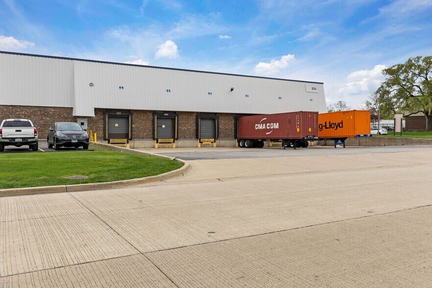 More Photos Of 794-854 Golf Ln, Bensenville Warehouse For Lease