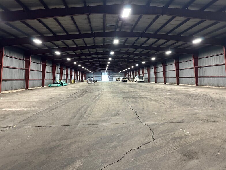 More Photos Of 945 King St, Fairmont Warehouse For Lease