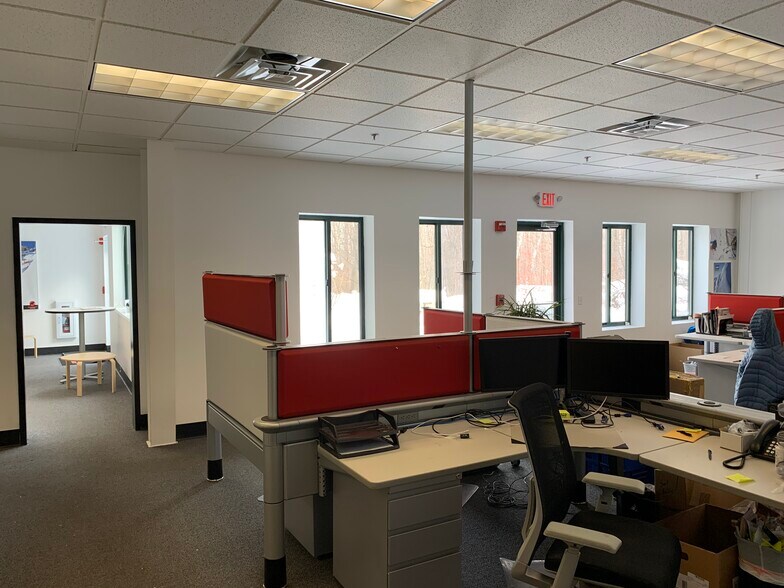 More Photos Of 458 Hurricane Ln, Williston Warehouse For Lease