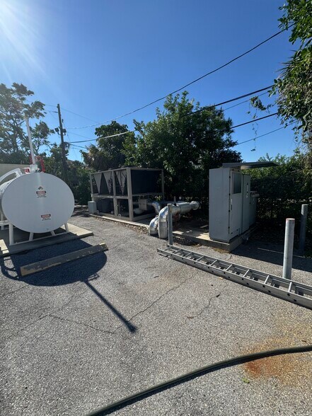 More Photos Of 365 105th Ter NE, Saint Petersburg Specialty For Lease