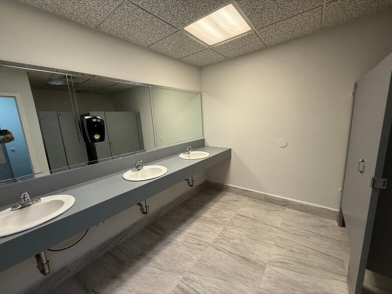 More Photos Of 2434 Hollywood Blvd, Hollywood Office For Sale