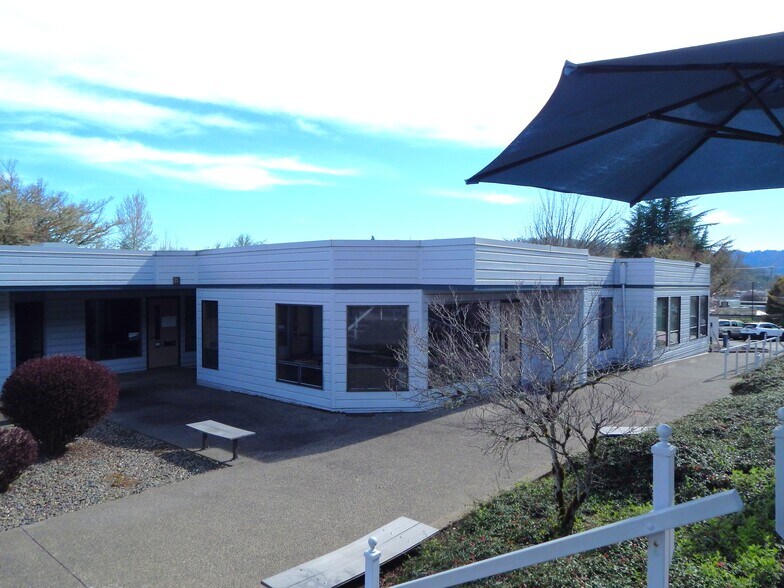More Photos Of 272 Medical Loop, Roseburg Office For Sale