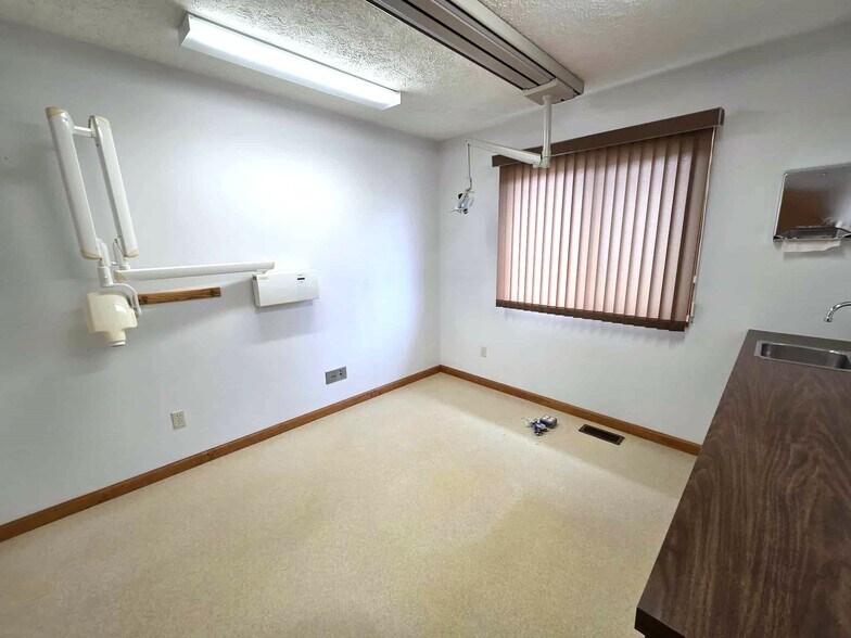 More Photos Of 9252 Lake City Rd, Houghton Lake Medical For Sale