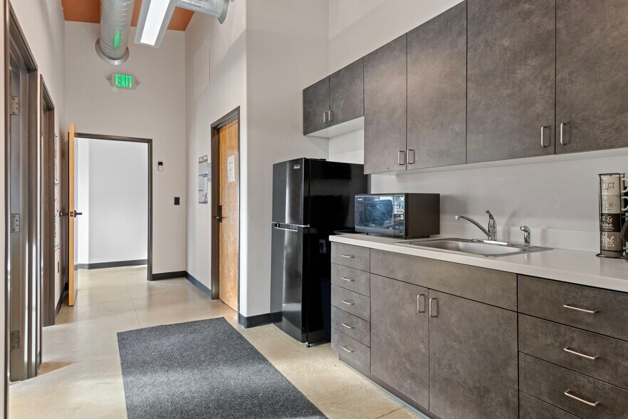 More Photos Of 544 SW 4th St, Redmond Office For Sale