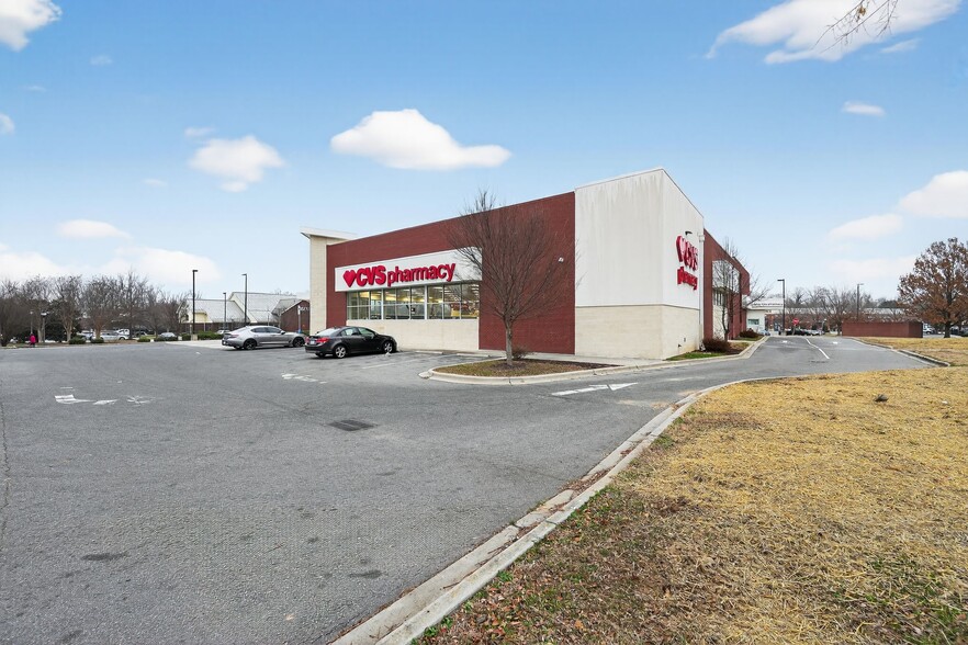 More Photos Of 4000 Battleground Ave, Greensboro Drugstore For Sale