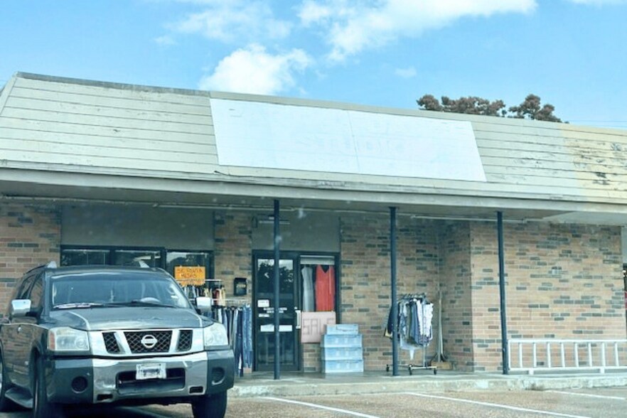 More Photos Of 2517-2519 Strawberry Rd, Pasadena Storefront For Lease