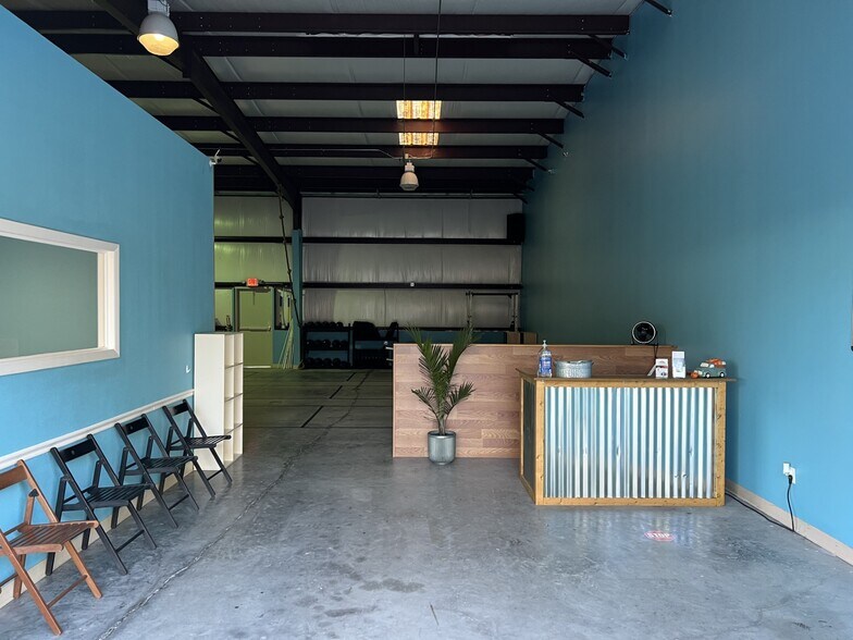 More Photos Of 2552-2558 Merchant Ave, Odessa Warehouse For Lease