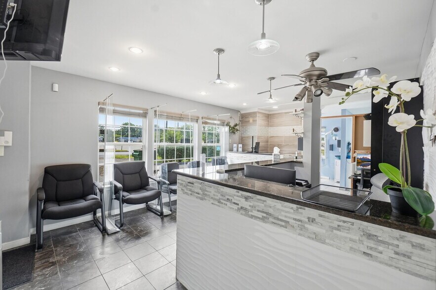 More Photos Of 9510 Lanham Severn Rd, Lanham Office For Sale