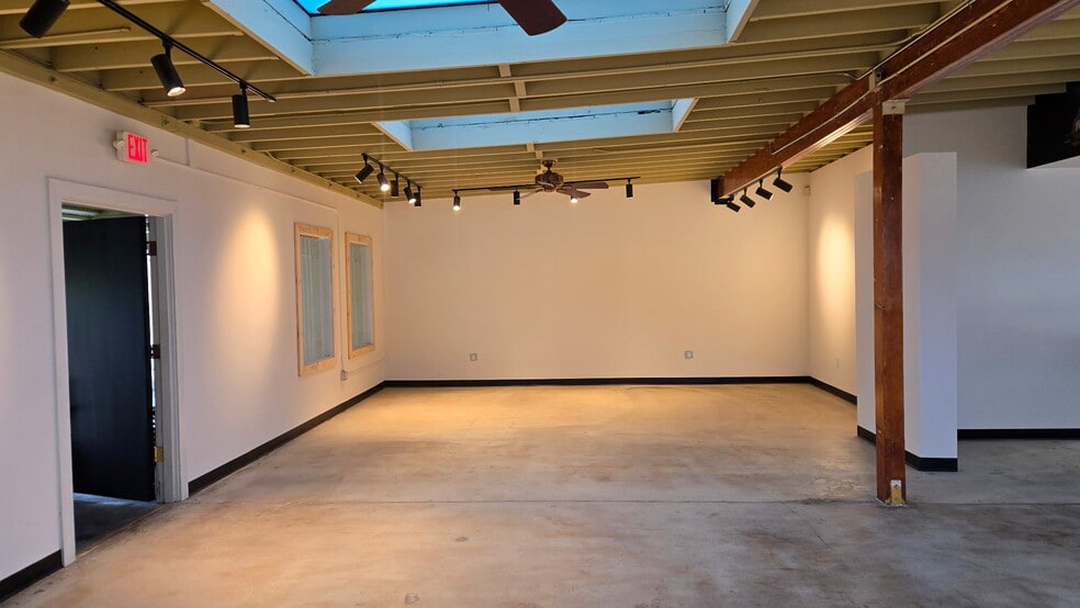 More Photos Of 126 N Catalina Ave, Redondo Beach Storefront For Lease