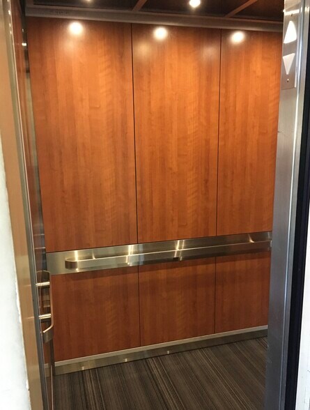 More Photos Of 840 S Oak Park Ave, Oak Park Office For Sale