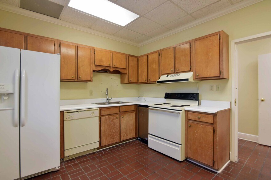 More Photos Of 204 N Westover Blvd, Albany Office For Sale