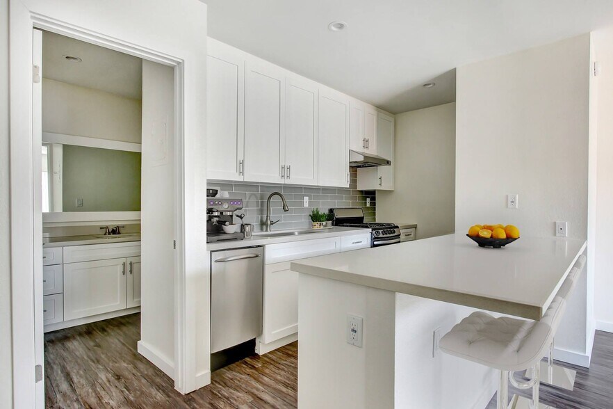 More Photos Of 14849 Vanowen St, Van Nuys Apartments For Sale