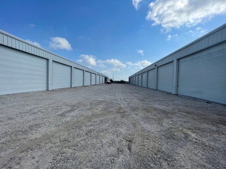 More Photos Of 101 Skipper Ln, Corpus Christi Warehouse For Sale