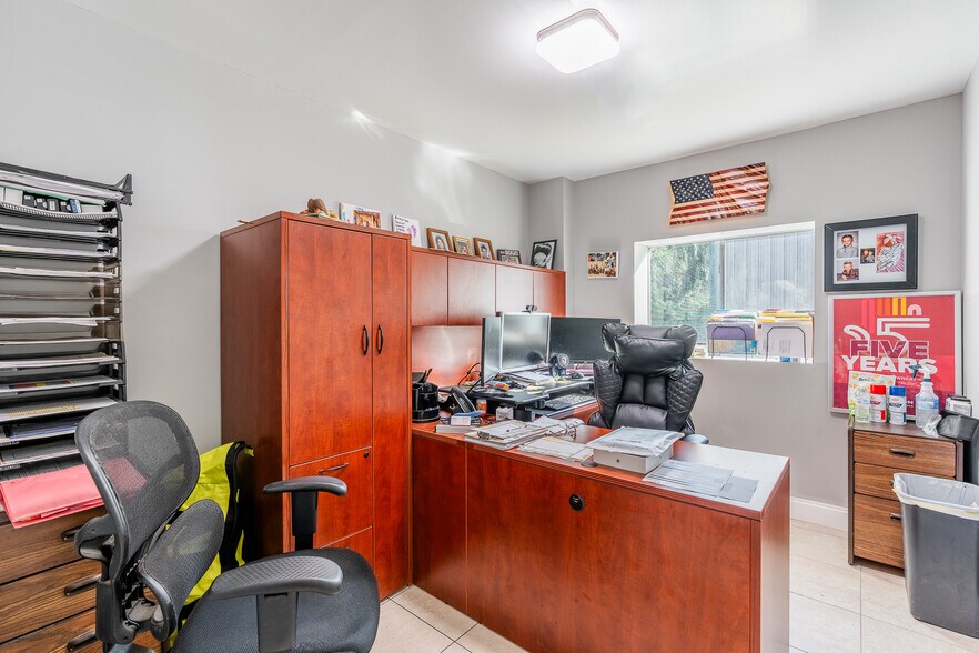 More Photos Of 820 35th Ct, Vero Beach Warehouse For Sale