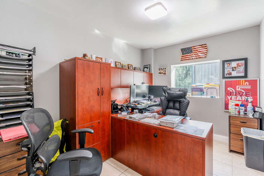 More Photos Of 820 35th Ct, Vero Beach Warehouse For Sale