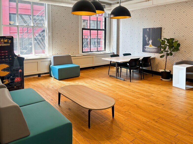 More Photos Of 5113 S Harper Ave, Chicago Coworking Space