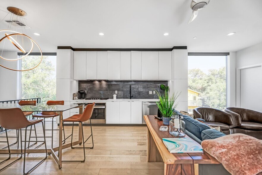 More Photos Of 2208 Lake Austin Blvd, Austin Office Residential For Sale