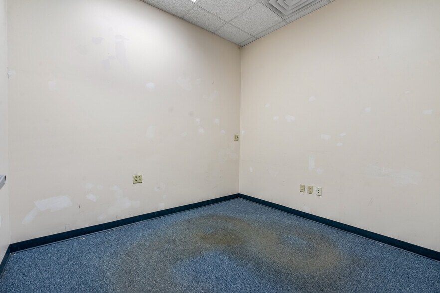 More Photos Of 77-87 Glade Dr, Kittanning Flex For Sale