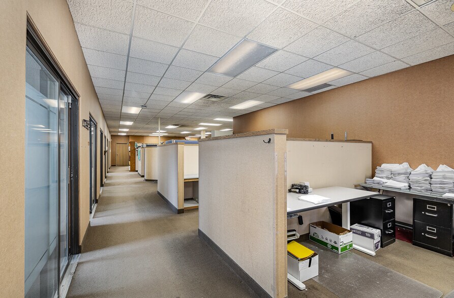 More Photos Of 1781 W County Road B, Saint Paul Office For Sale