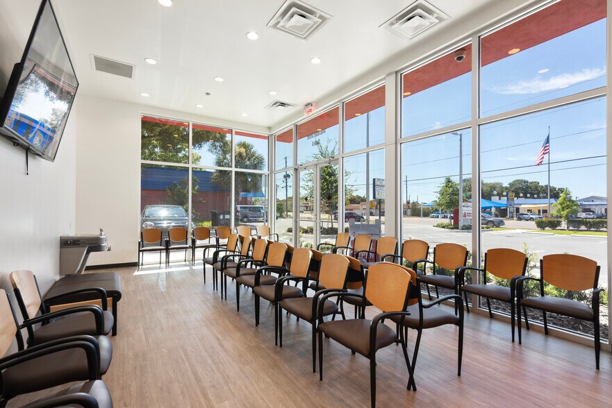 More Photos Of 1440 Main St, Dunedin General Retail For Lease