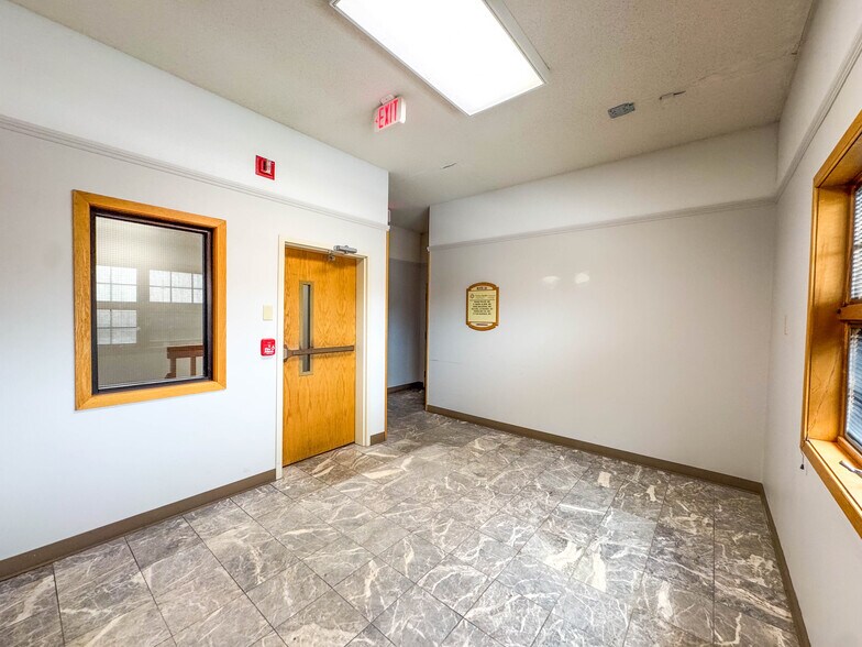 More Photos Of 687 Straits Tpke, Middlebury Medical For Lease