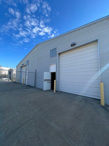 More Photos Of 3111 IH 30, Dallas Light Distribution For Lease