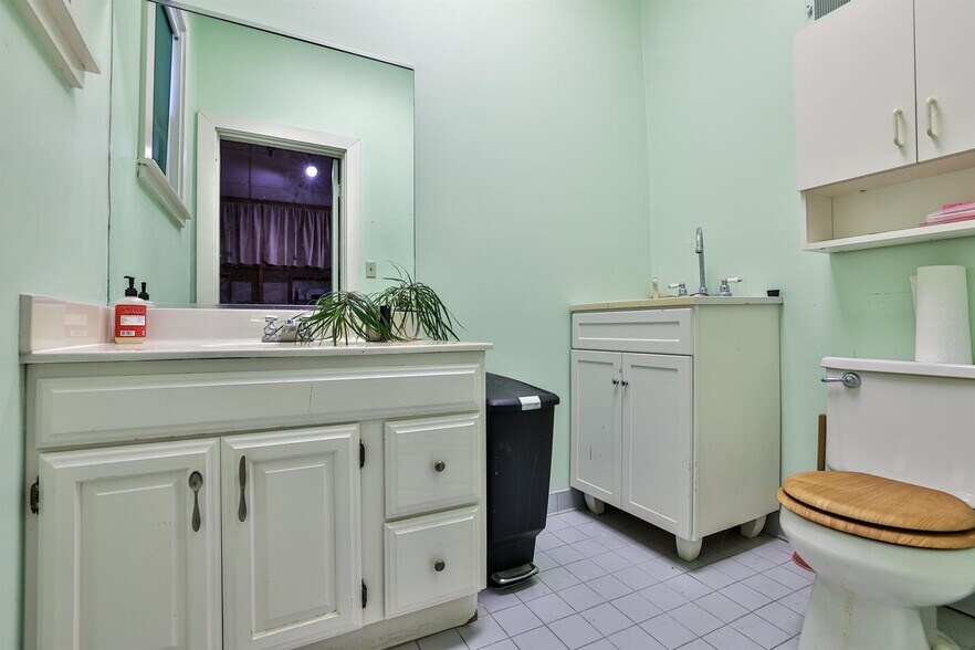 More Photos Of 2029 Madison Rd, Cincinnati Storefront Retail Residential For Sale