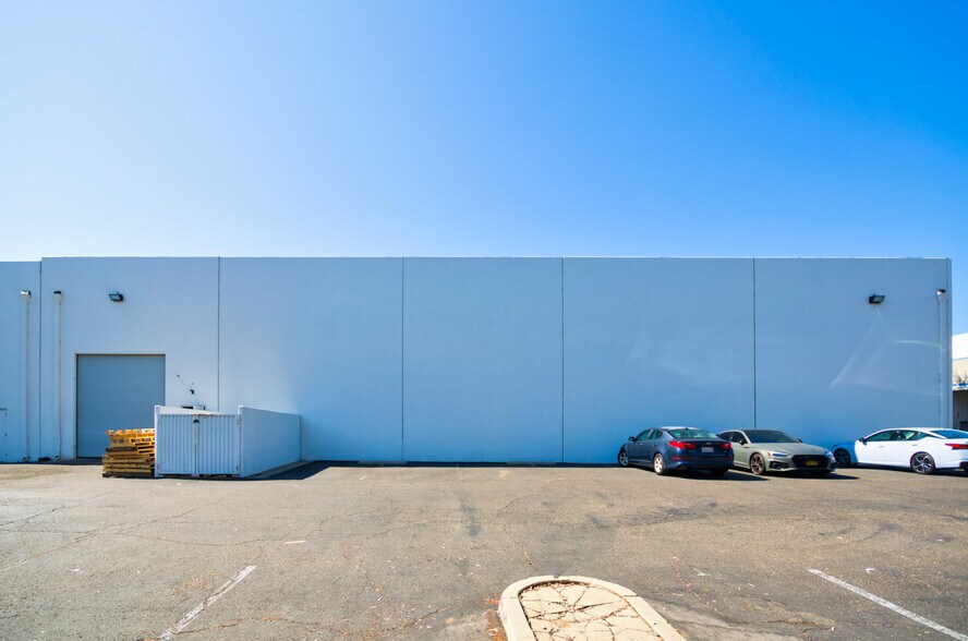More Photos Of 560 S Melrose St, Placentia Warehouse For Lease