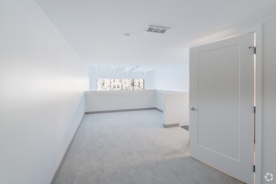 More Photos Of 125 Clifford St, Providence Apartments For Lease
