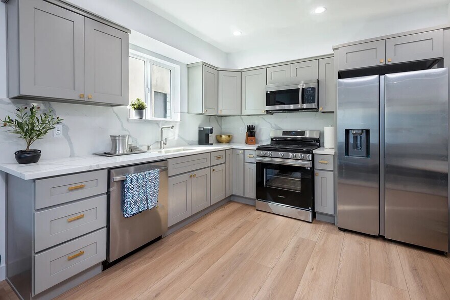 More Photos Of 1151 S Ardmore Ave, Los Angeles Apartments For Sale