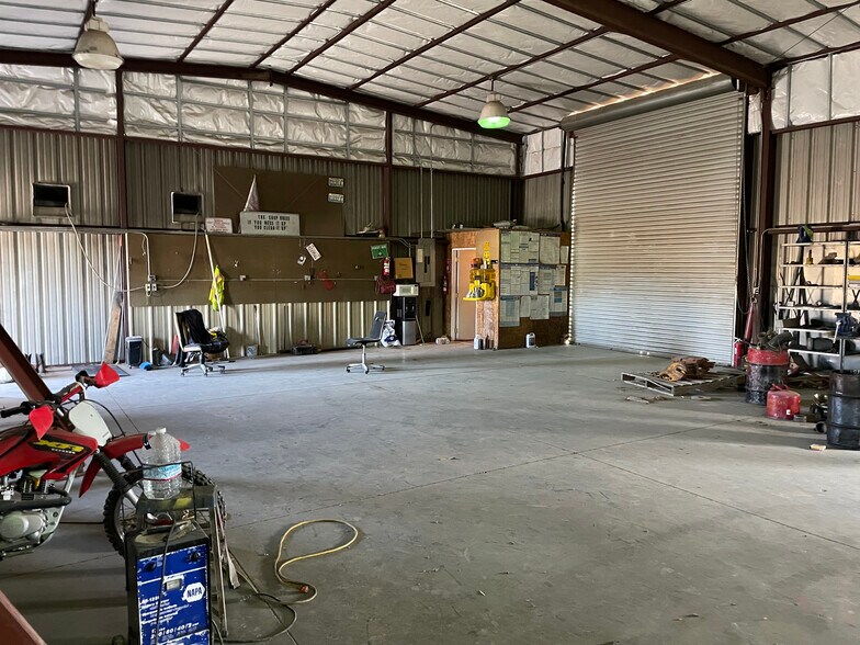 More Photos Of 1810 Lake St, Silver Springs Warehouse For Lease