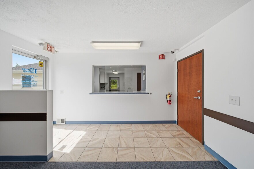 More Photos Of 3165 County Farm Rd, Jackson Storefront Retail Office For Sale