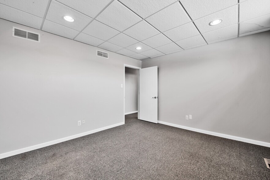 More Photos Of 23380 Goddard Rd, Taylor Freestanding For Lease