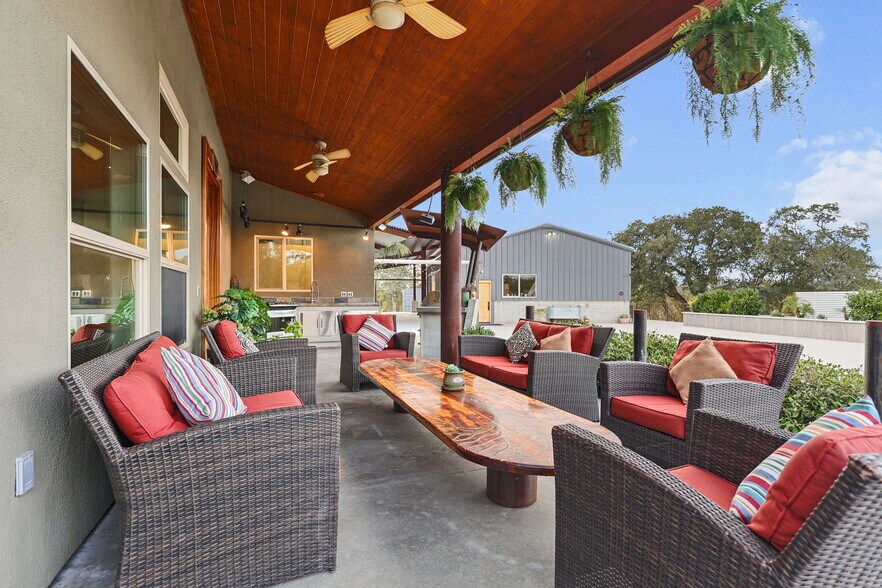 More Photos Of 16710 Oak Hollow Dr, Cottonwood Lodge Meeting Hall For Sale