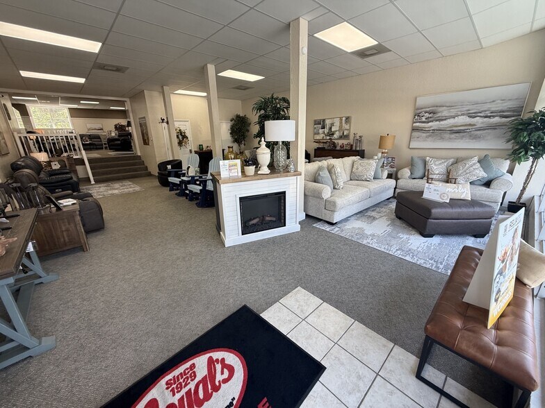 More Photos Of 21 Main St, Titusville General Retail For Sale