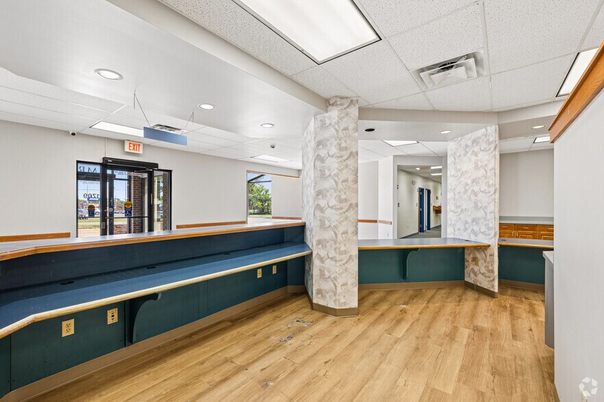 More Photos Of 1709 S Rock Rd, Wichita Medical For Sale