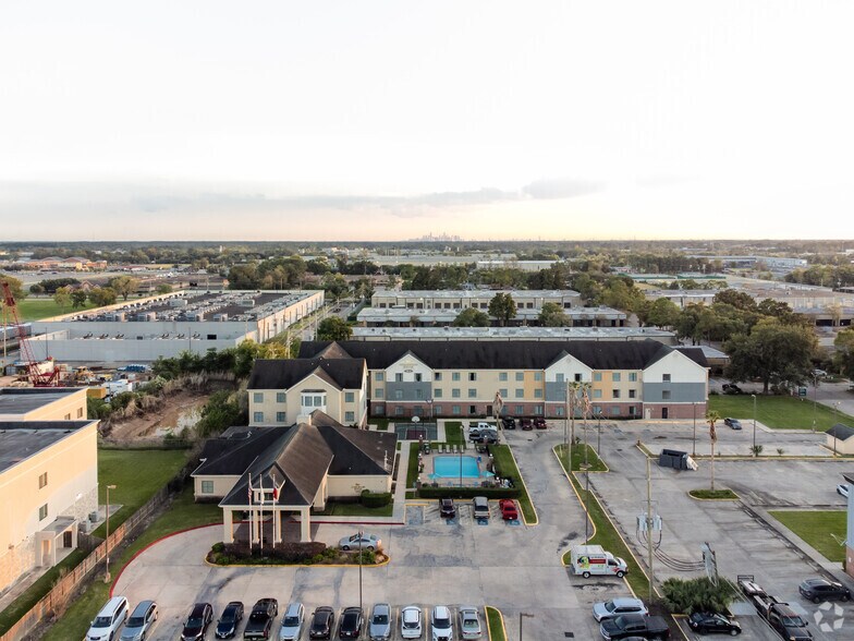 More Photos Of 1340 N Sam Houston Pky E, Houston Hotel For Sale