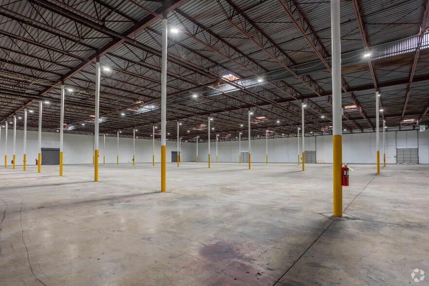 More Photos Of 2213 E Pioneer Dr, Irving Manufacturing For Lease