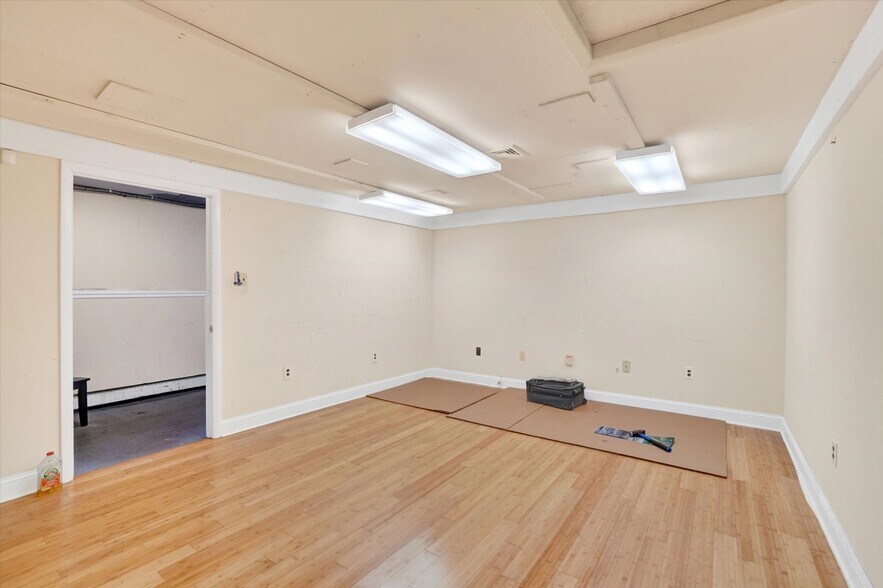 More Photos Of 321 Dewey St, York Distribution For Sale
