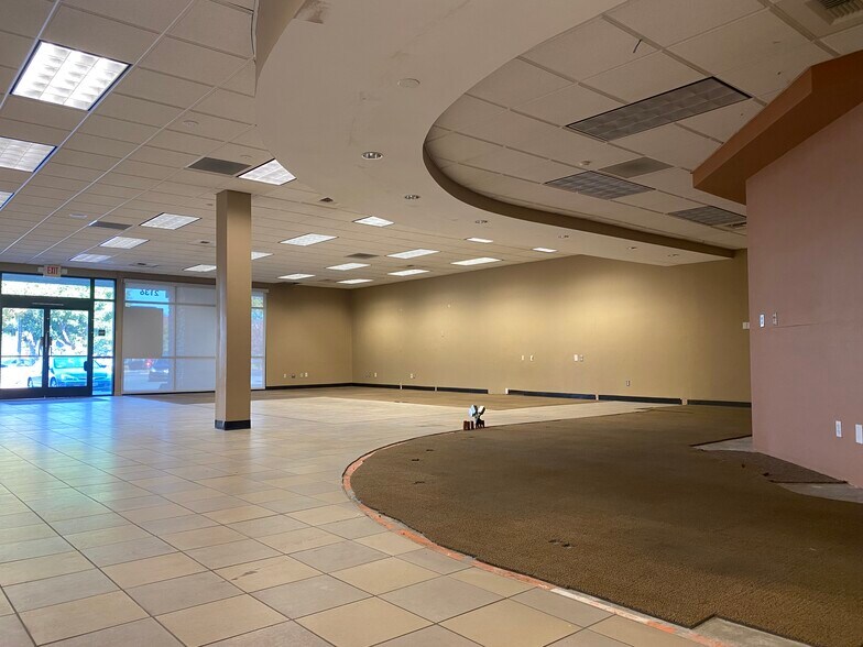 More Photos Of 2136 Railroad Ave, Pittsburg Bank For Lease