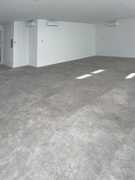 More Photos Of 831 Knickerbocker Ave, Brooklyn Religious Facility For Lease