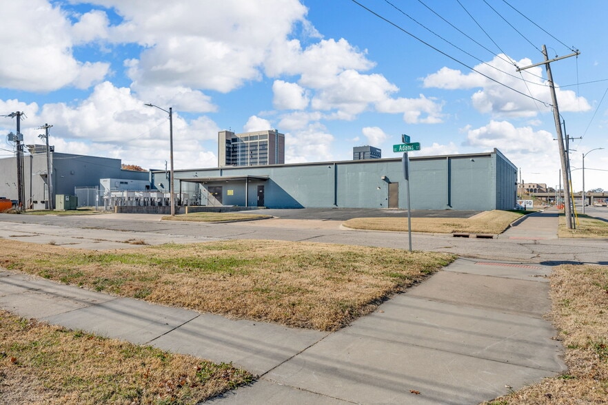 More Photos Of 400 SE Jefferson St, Topeka Flex For Sale