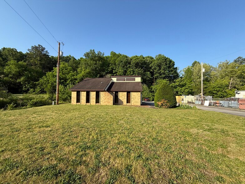 Primary Photo Of 508 Scarboro Ln, Oak Ridge Office For Sale