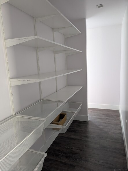 More Photos Of 139 Main St, Westport Storefront For Lease