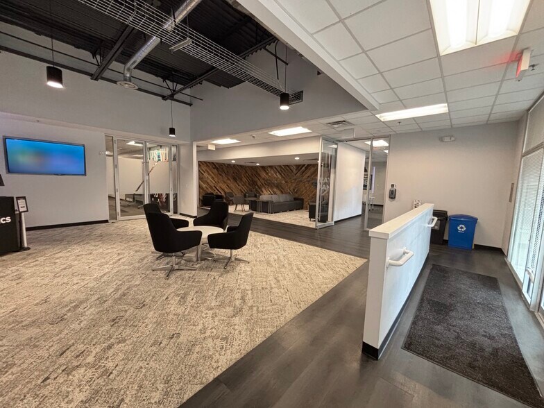 More Photos Of 8311 Cypress Plaza Dr, Jacksonville Office For Sale