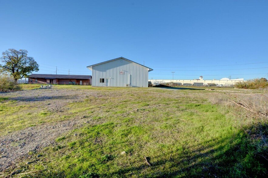 More Photos Of 6804 Agate Rd, White City Flex For Sale