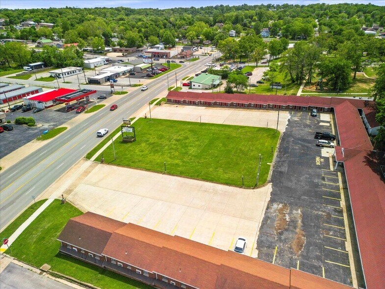 More Photos Of 505 Porter Wagoner Blvd, West Plains Hotel For Sale