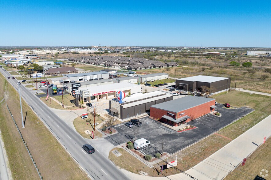 More Photos Of 2609 S Interstate 35, San Marcos Warehouse For Lease